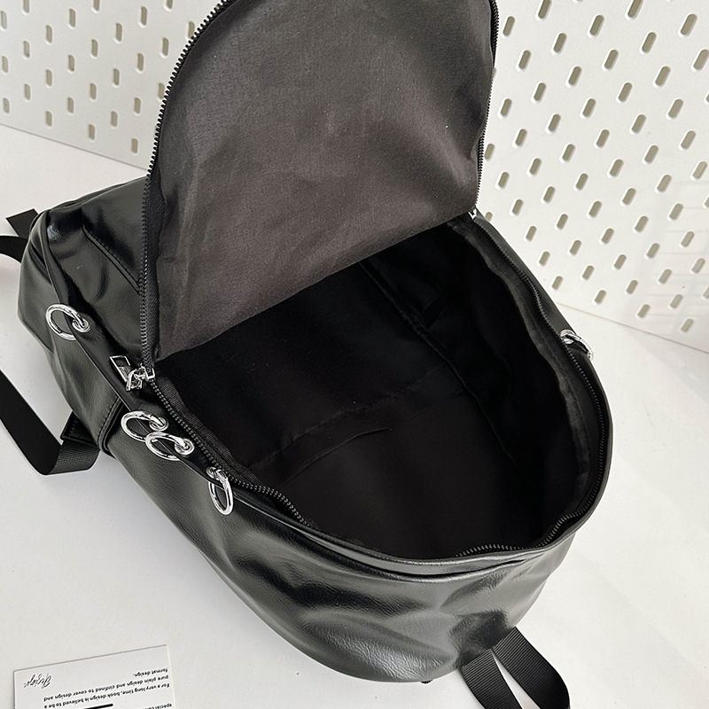 American retro punk cool rivet backpack, new autumn and winter large-capacity commuting computer backpack, school bag Application Scenario