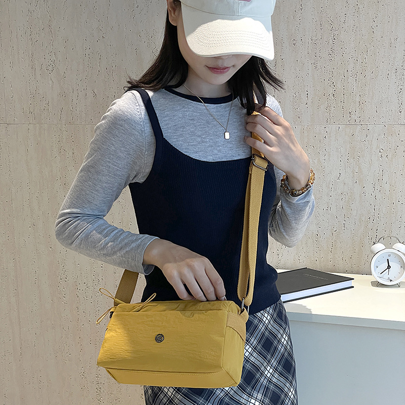 Wholesale nylon fabric commuter small square bag 2025 Autumn new lightweight single-shoulder bag for casual and simple crossbody Application Scenario