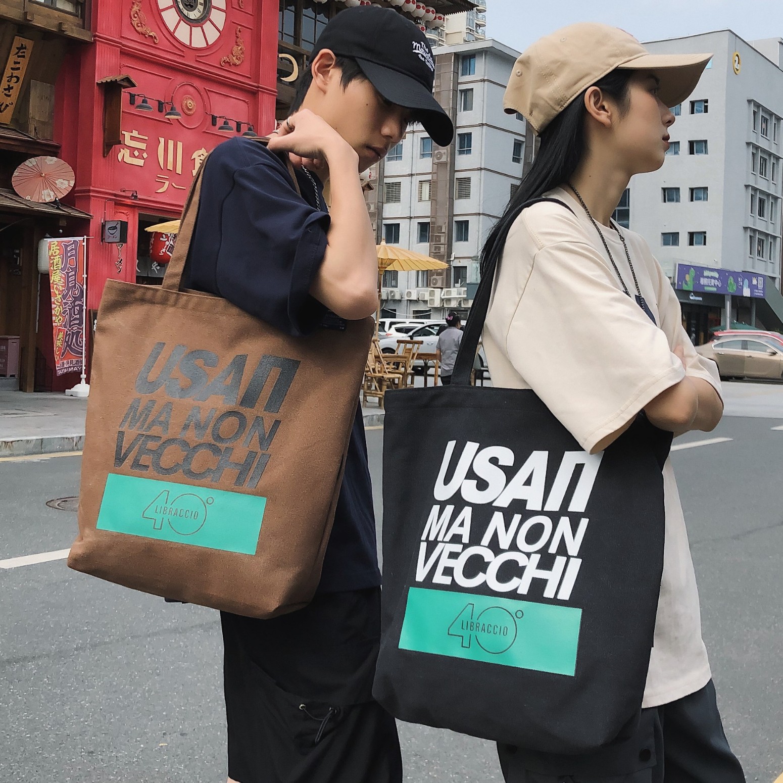 Canvas tote bag 2024 New Korean version large-capacity letter tutorial handbag, outdoor casual and versatile single-shoulder bag full figure