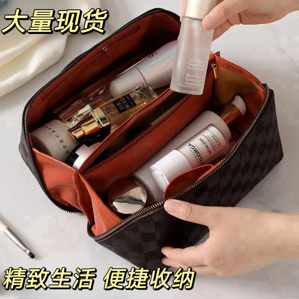 Pillow makeup bag, women's portable large-capacity makeup products storage bag, high appearance level, travel and outing hand-held toiletries bag details Picture