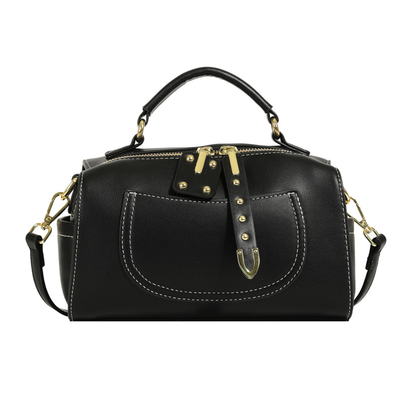 This year, the 2024 new high-end color-blocking single-shoulder crossbody bag for women is stylish and versatile. It's a small square hand-held bag Item Picture