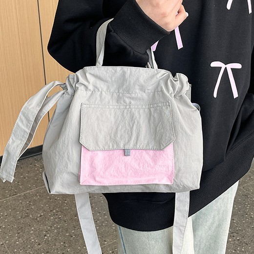 A new cross-border Korean niche artistic and simple nylon drawstring drawstring hand-held armpit bag, single-shoulder crossbody fabric bag Application Scenario
