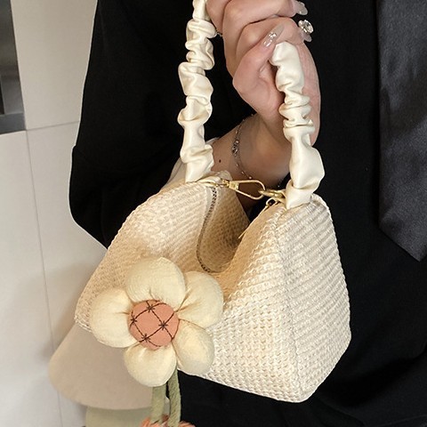 New shell-shaped beach straw woven bag, pillow bag, hand-woven mobile phone bag, coin purse, crossbody girl's small bag details Picture