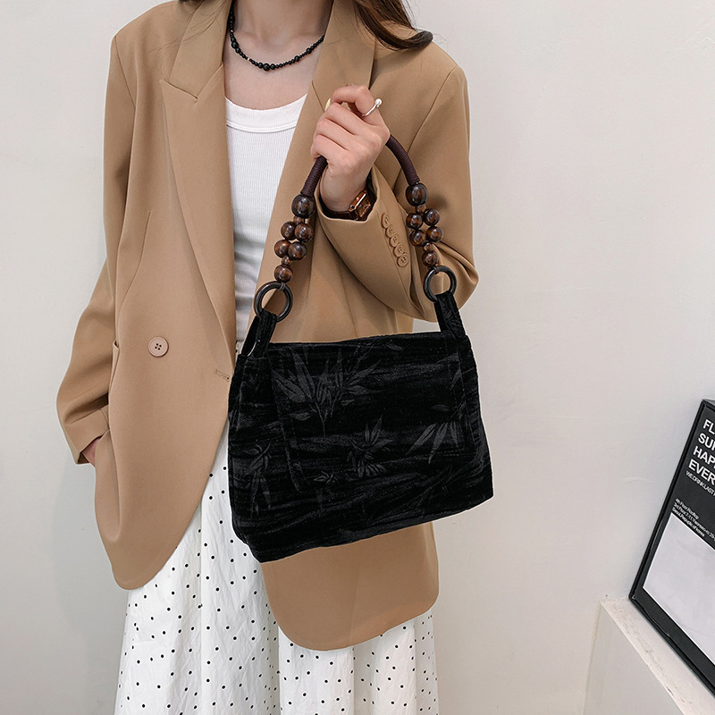 New Chinese-style women's 2024 winter collection: Simple and fashionable embroidered underarm bag, niche Chinese-style versatile shoulder bag details Picture