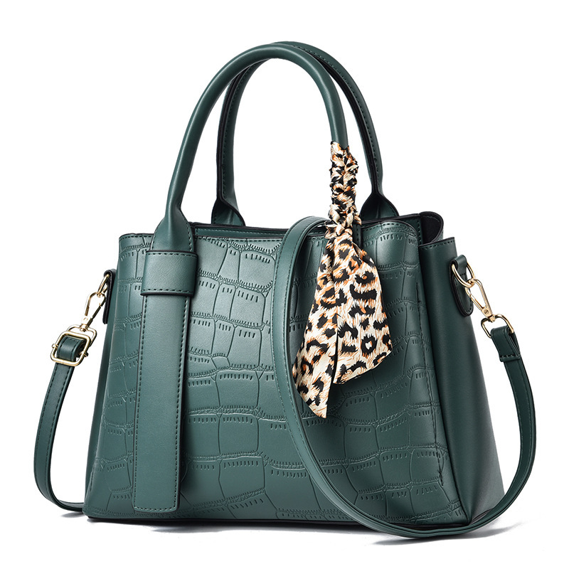 2022 New Korean version crocodile pattern women's handbag, simple single-shoulder crossbody bag for foreign trade Item Picture