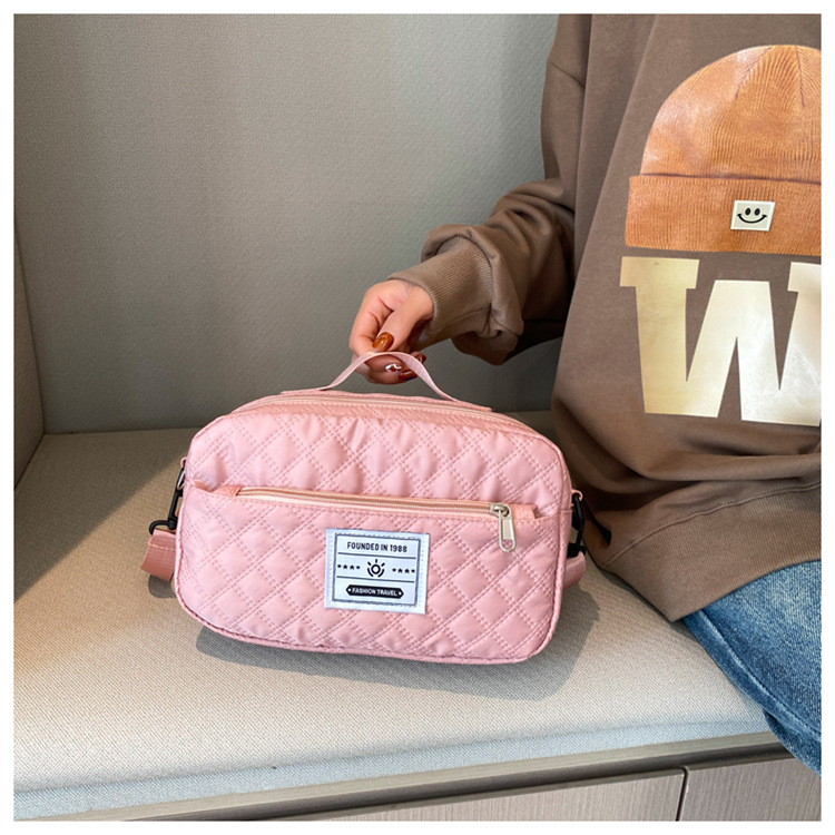 Korean version diamond-shaped embroidery thread 2025 new model storage bag, crossbody portable yoga and fitness bag, large-capacity travel single-shoulder bag details Picture