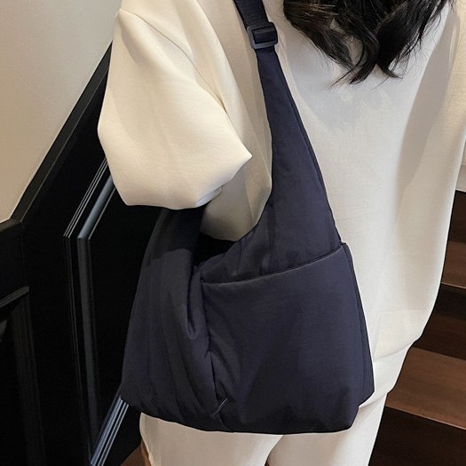 Work commuting canvas bag, laid-back style tote bag for women, new 2025 trendy and versatile underarm bag, large-capacity single-shoulder bag details Picture
