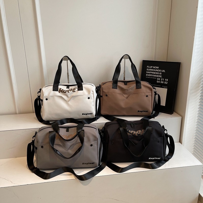 Sports and fitness bags with dry and wet separation, large-capacity hand-held luggage bags, lightweight short-distance travel bags with shoe compartments, swimming bags full figure