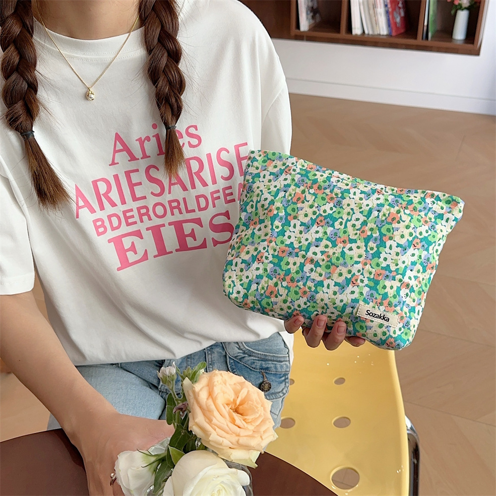 3972 ins corduroy small flower makeup bag, touch-up opening red envelope inner bag, travel storage and toiletry bag details Picture