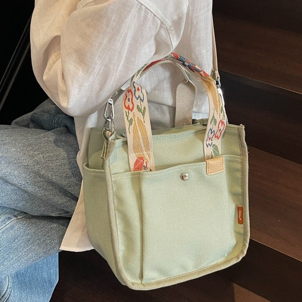 Large-capacity cross-border canvas letter handbag for women, 2025 new style, trendy, lightweight, simple and versatile crossbody bag for commuting full figure