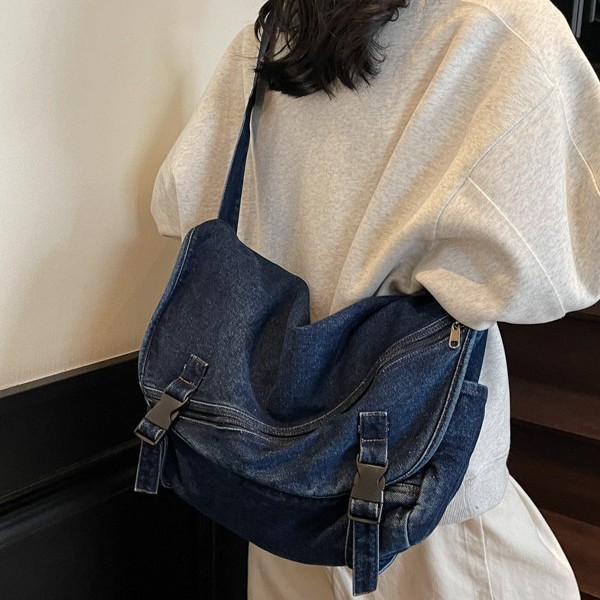 Haraju-style single-shoulder bag, men's functional backpack for college students, women's crossbody bag, men's postman bag, ins Japanese-style workwear bag Application Scenario