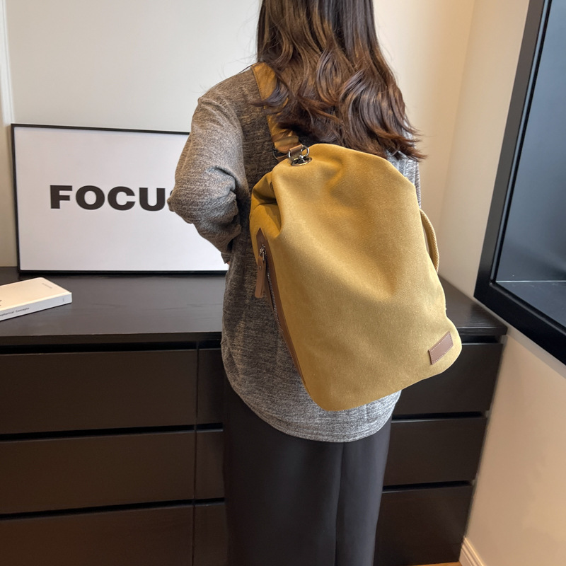 Factory wholesale chest bags for men and women, versatile ins student sports single-shoulder crossbody bags, couple outdoor hand-held travel bags full figure