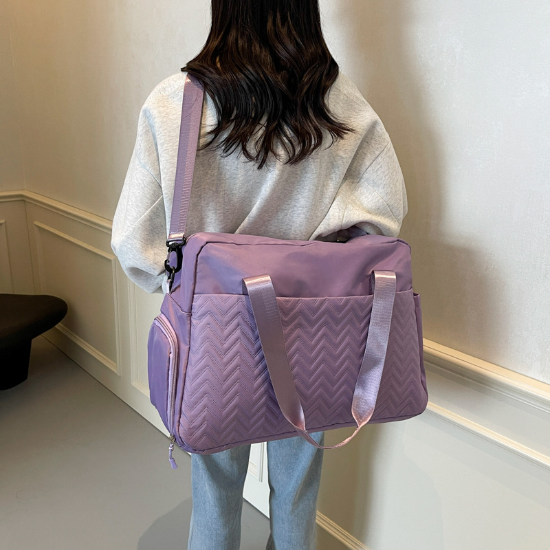 Large-capacity solid-color simple hand-held travel bag for women, dry and wet separated boarding luggage bag, Korean-style yoga fitness bag Application Scenario