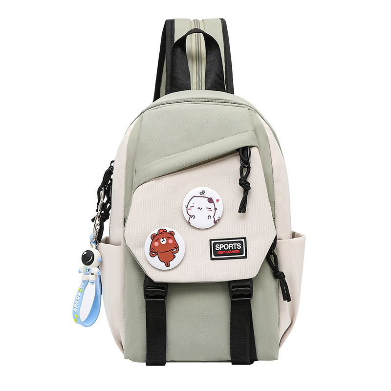 Outdoor travel chest bag, small backpack for primary school students going out, light and cute, spring outing crossbody bag, trendy children and girls, single shoulder Application Scenario