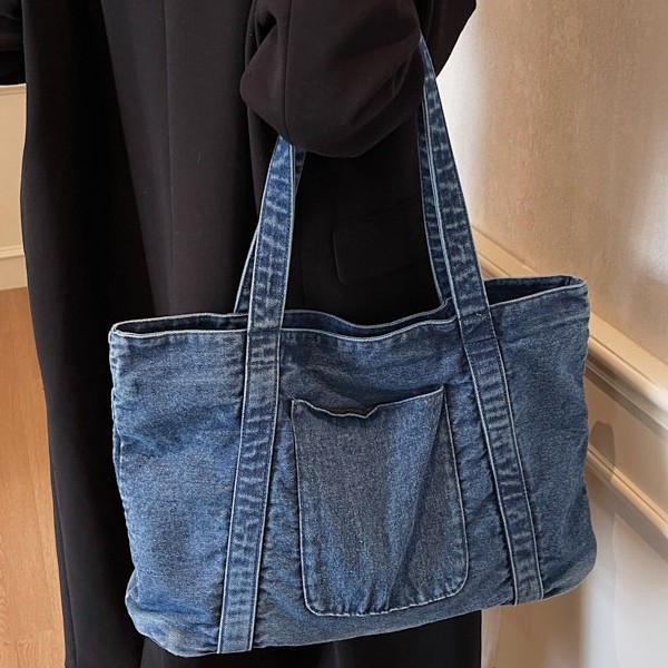 The new streetwear denim tote bag for women is fashionable, simple, elegant and versatile. It's a retro commuting handbag Specification drawing