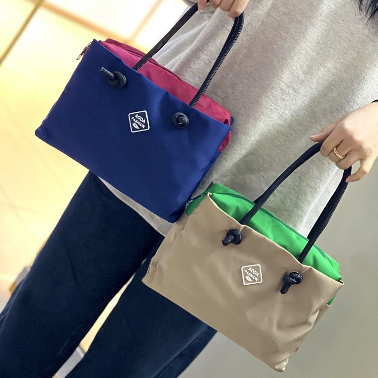 Fashionable new color-blocking bag, handy for commuting, large capacity student bag, lunch box bag, fresh and clean ladies' handbag full figure