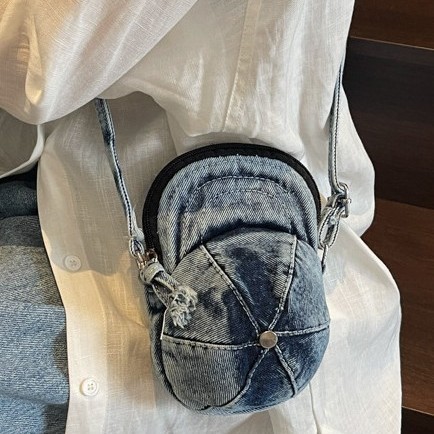 Canvas small bag for women, 2025 new mini phone bag, Instagram trendy and unique hat, couple crossbody small bag Application Scenario