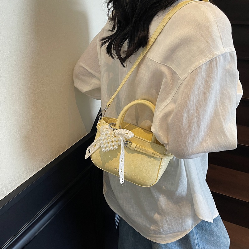 High-end handbag 2025 Summer new Korean style women's bag, versatile shoulder bag, fashionable small square bag design crossbody bag details Picture
