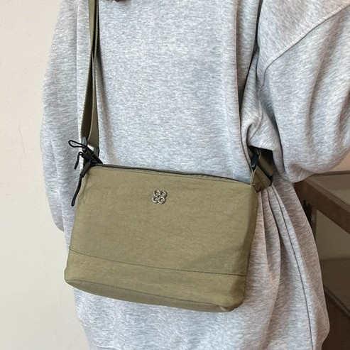 The 2024 new trendy, lightweight, waterproof, multi-layered single-shoulder crossbody bag is a versatile and fashionable Korean-style small backpack for women Specification drawing