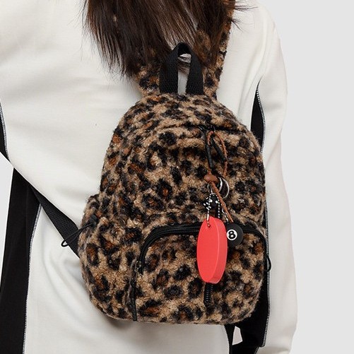 The new 2024 autumn/winter fashion leopard print small backpack with plush design, a retro and trendy sweet and cool small bag full figure