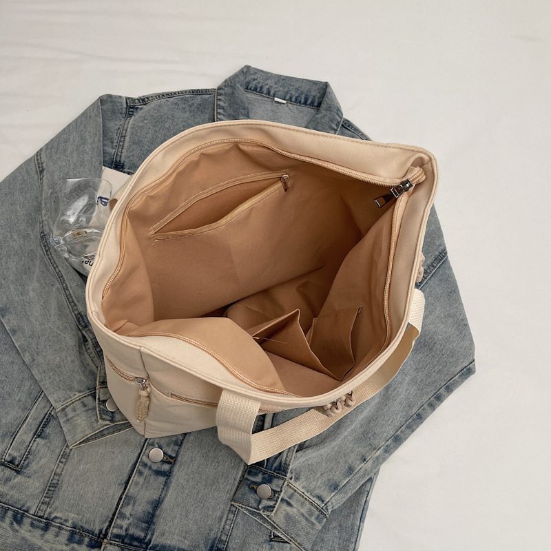 Casual and versatile canvas bag for women 2024 new autumn and winter, large-capacity single-shoulder tote bag for work and commuting Application Scenario
