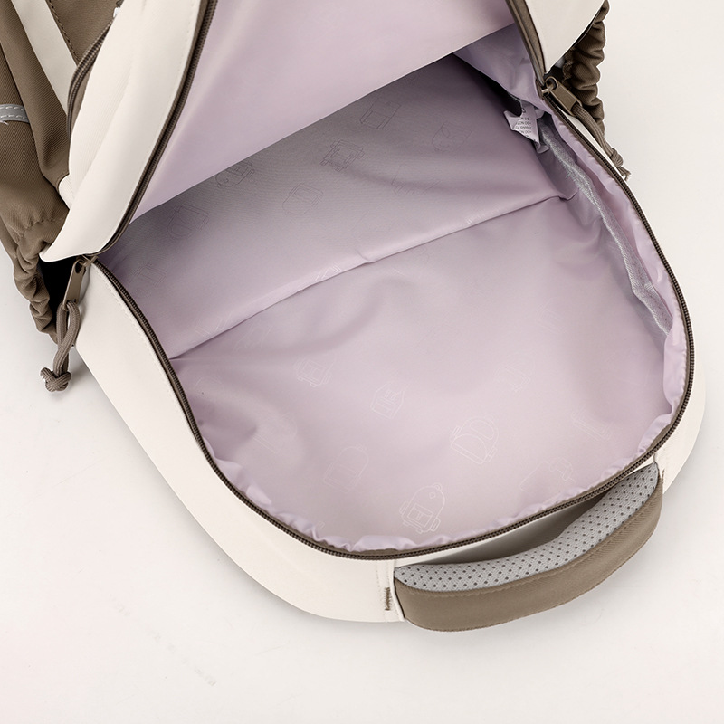 Cute color-blocking schoolbag for girls, 2024 new Korean version Instagram, high appearance level backpack for primary and secondary school students in grades three to six Application Scenario