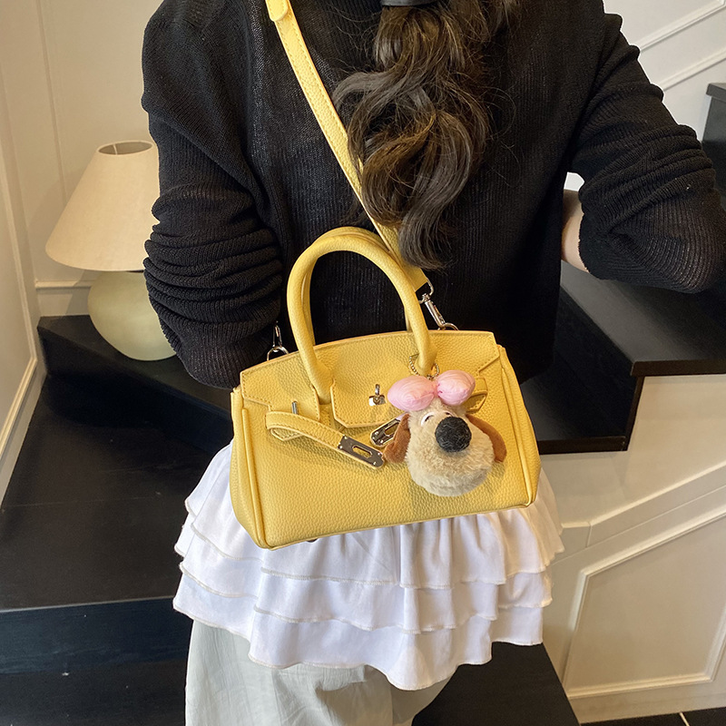 A new, trendy and stylish single-shoulder crossbody bag for women in 2025, featuring a Korean-style high-end feel Specification drawing