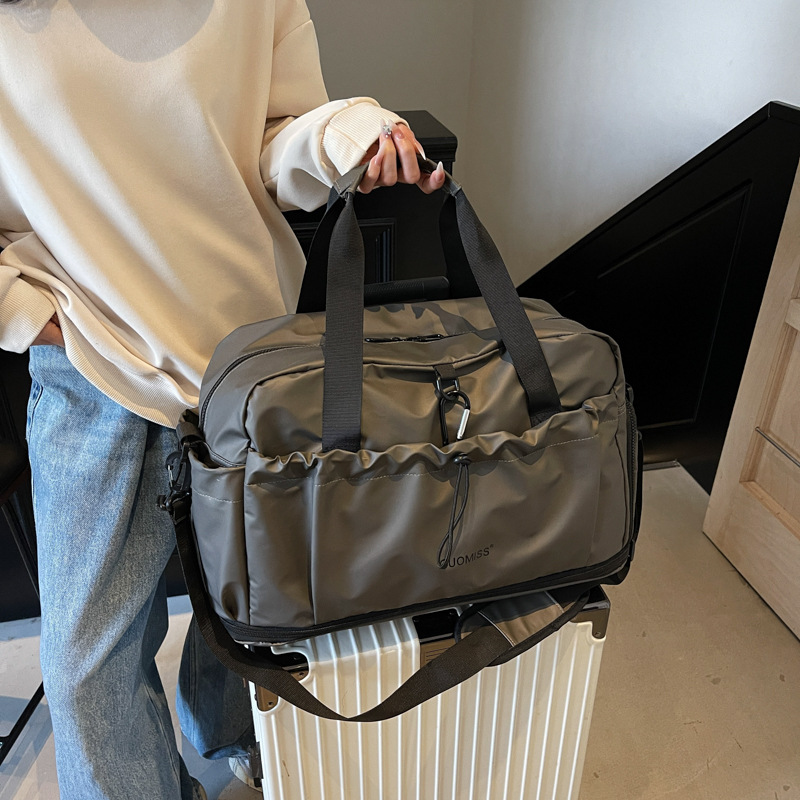 Cross-border dry-wet separation fitness bag, large-capacity multi-functional business trip luggage bag, expandable lightweight short-distance travel bag Application Scenario