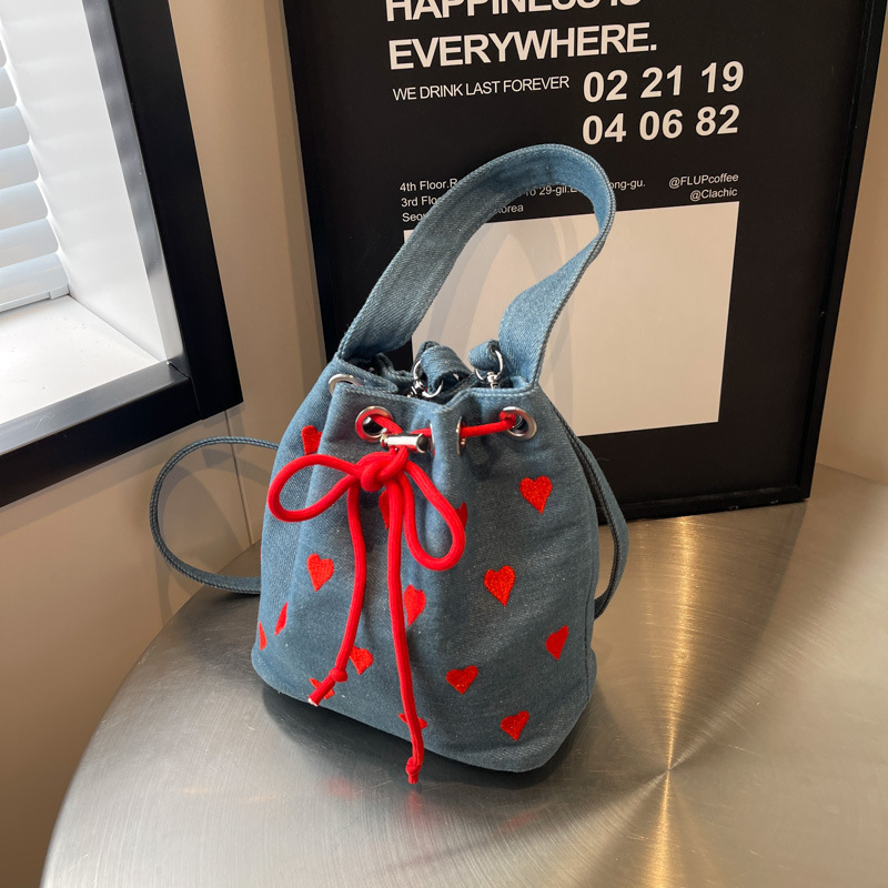 Korean embroidered heart-shaped drawstring pink handbag 2023 new style single-shoulder crossbody bag, mini bucket bag with texture full figure