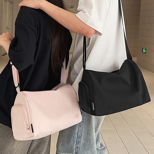 A new lightweight and casual crossbody bag with a Harajuku style, a campus highlight, a single-shoulder bag for both men and women, and a large-capacity travel backpack Application Scenario