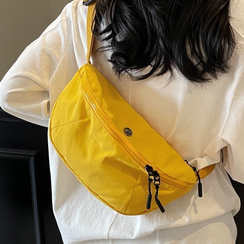 New ultra-light waterproof Oxford fabric bag, a versatile single-shoulder crossbody bag for women, a lightweight and practical nylon saddle bag crossbody bag full figure