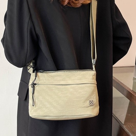 New autumn and winter bag for 2024: Simple, ultra-light, high-end texture, niche solid color single-shoulder bag, fashionable and versatile crossbody bag Specification drawing
