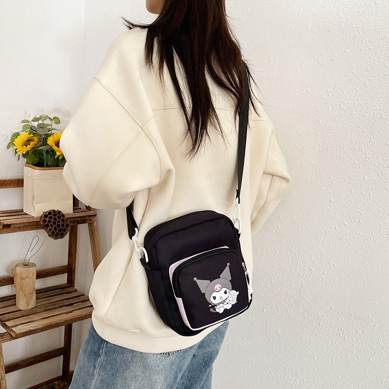 Cartoon cute men and women crossbody bag 2024 New high appearance level large-capacity single-shoulder crossbody casual backpack wholesale version Application Scenario