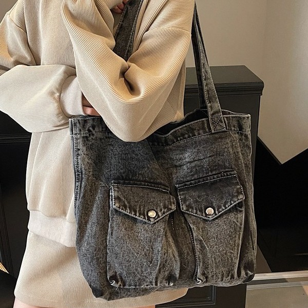 Denim crossbody bag for men, 2025 new style, cool and trendy student wear, large capacity, simple forest-themed casual single-shoulder bag for women Application Scenario