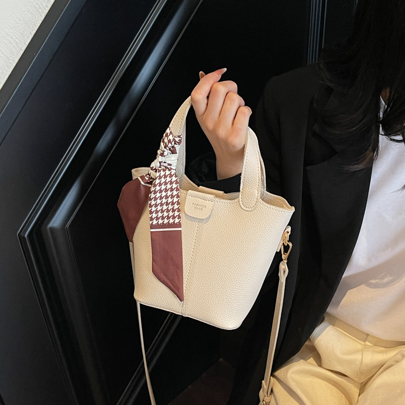 2025 Summer New fashion handbag, Korean-style vegetable basket bucket bag, high-end single-shoulder bag, versatile crossbody bag details Picture
