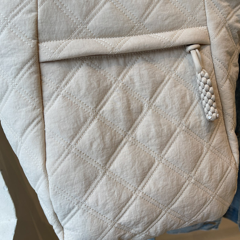 Casual large-capacity bag for women, 2024 new diamond-shaped fashionable versatile hand-held tote bag, autumn and winter single-shoulder crossbody bag Application Scenario