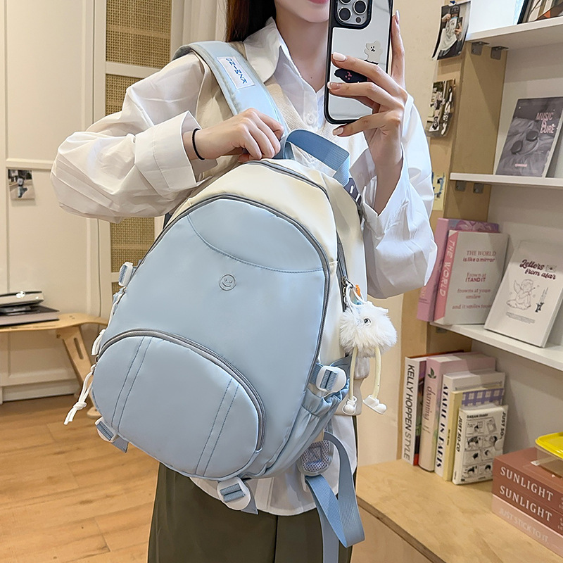 This Korean-style cute backpack is a new and simple schoolbag. It's fashionable, simple, casual and versatile, suitable for both boys and girls to go to school Application Scenario