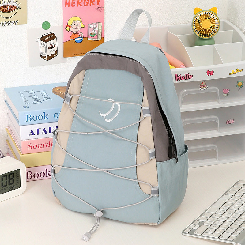 Cross-border casual lightweight backpack, new Korean version, simple outdoor backpack, waterproof nylon schoolbag, primary school students' travel details Picture
