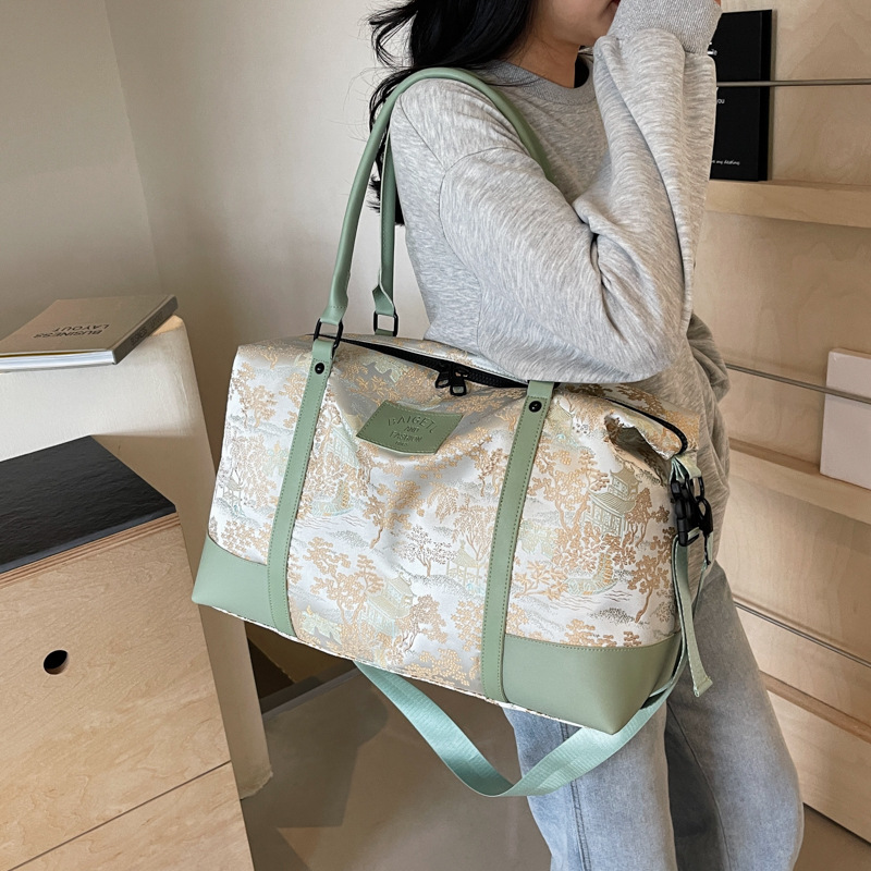 Carrying a Chinese-style casual fitness bag, a large-capacity new Chinese-style embroidered single-shoulder travel bag for women, and a hand-held luggage bag for going out details Picture