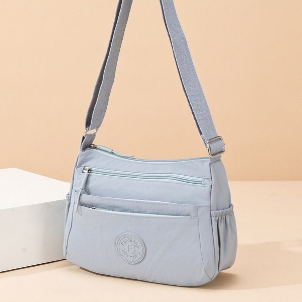 A new multi-layered casual and lightweight single-shoulder crossbody bag for women, a fashionable and simple commuting casual bag for mothers, and a storage bag full figure