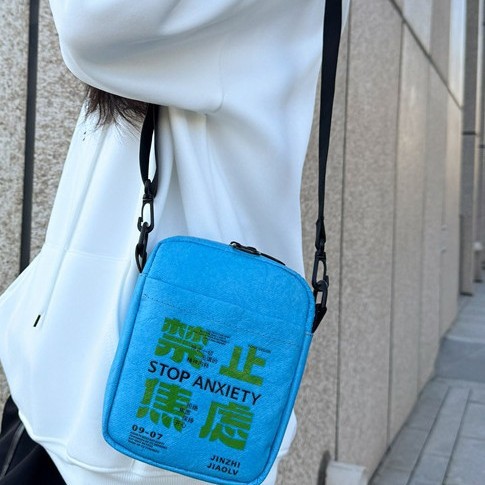 Retro lightweight waterproof small square bag, mobile phone bag, unisex sports and fitness bag, creative printed single-shoulder crossbody bag details Picture