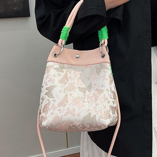 Cross-border new Chinese-style butterfly print bag for women, 2025 new chain crossbody bag, fashionable and niche bucket bag full figure