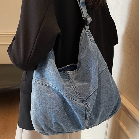 Color-blocking and patchwork denim bag 2024 new Korean-style casual single-shoulder crossbody bag for commuting, large-capacity female college student bag full figure