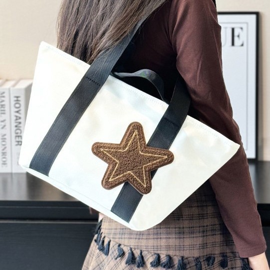 The 2025 new fashion star women's bag, color-blocking large-capacity fabric bag, women's single-shoulder casual handbag and underarm bag details Picture
