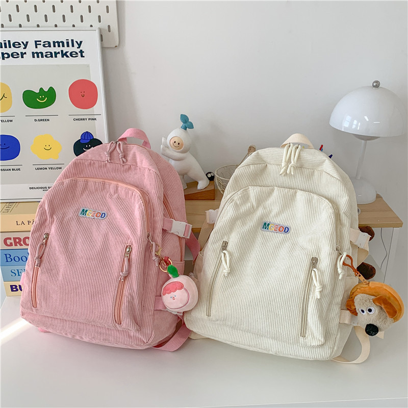 Schoolbag girls on Instagram, Japanese-style casual girls, primary school students carrying backpacks, junior high school and senior high school students, cute girls, backpacking trend full figure