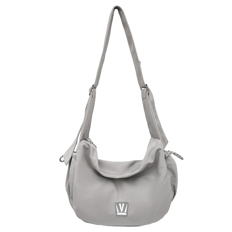 The new large-capacity commuting single-shoulder bag is versatile and easy to use for classes. It is also a casual crossbody bag with a school style Item Picture