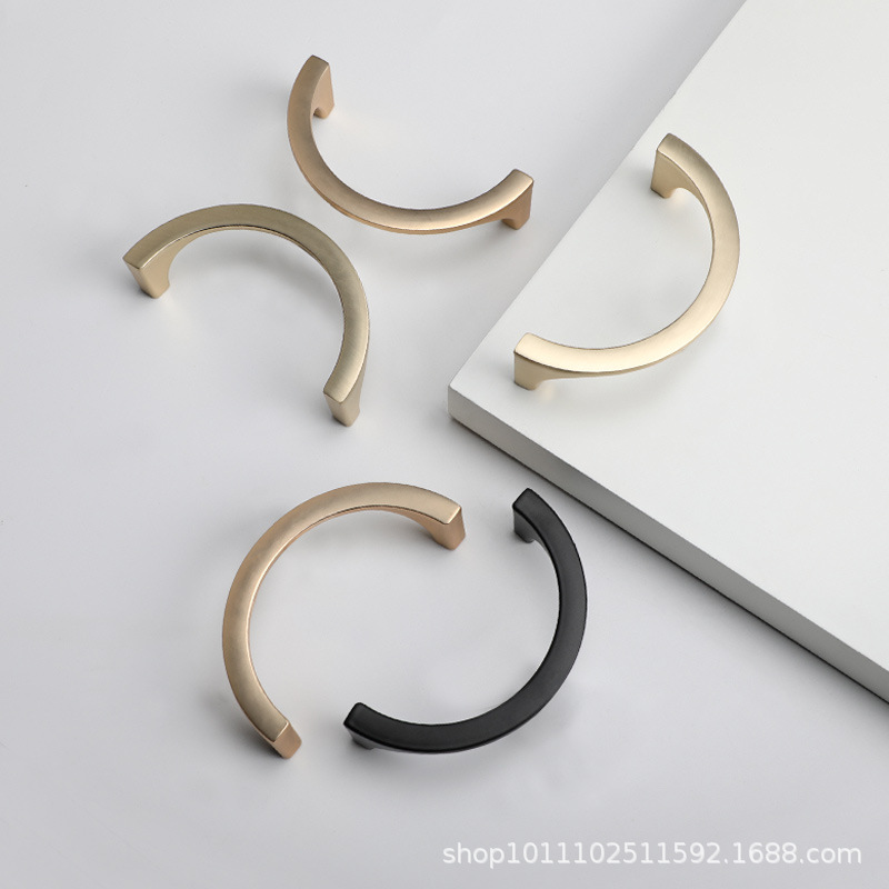 Golden modern light luxury cabinet door handle, solid zinc alloy cabinet drawer, wardrobe, shoe cabinet, Northern European style minimalist handle Application Scenario