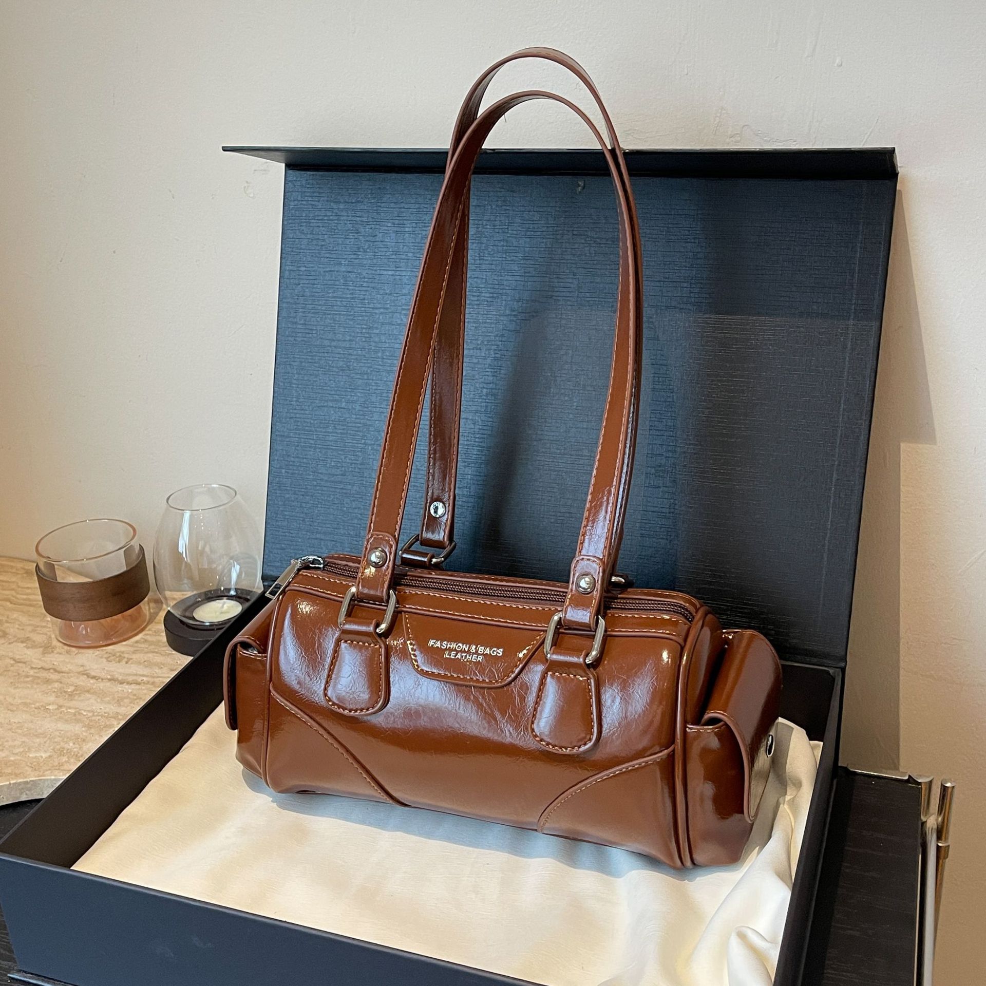 Cross-border retro hand-held pillow bag for women, new high-end, simple single-shoulder bag, fashionable and stylish commuting bowling bag full figure