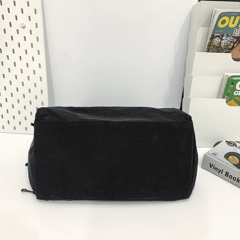 Sports and fitness bags, swimming training bags, men's short travel bags, women's yoga bags, lightweight crossbody bags, hand-held luggage bags Specification drawing