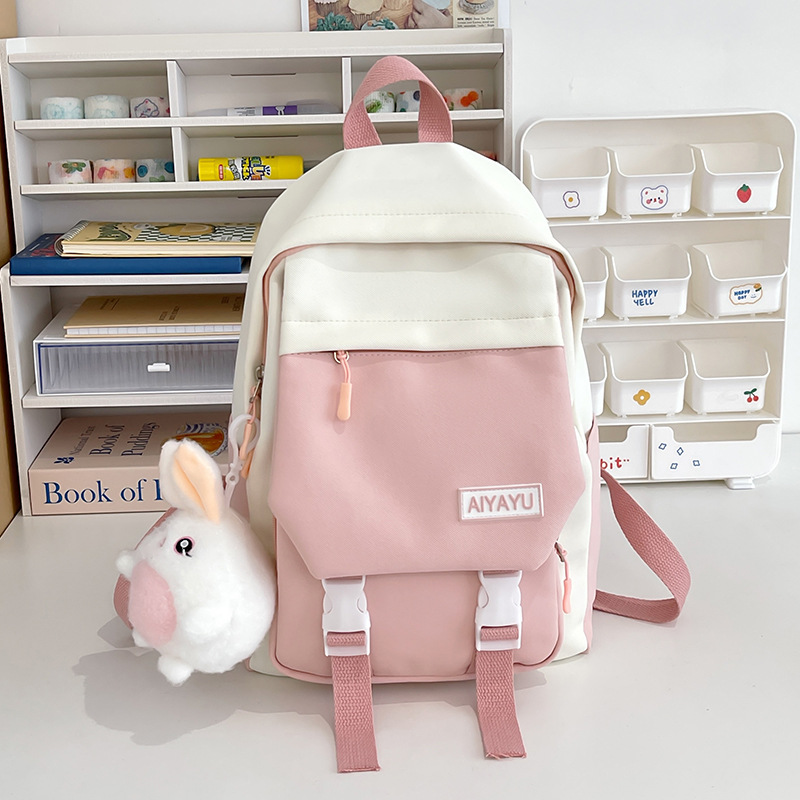 New large-capacity casual schoolbag for girls, cute and lightweight travel backpack, college style backpack for junior high school, senior high school and primary school students Application Scenario